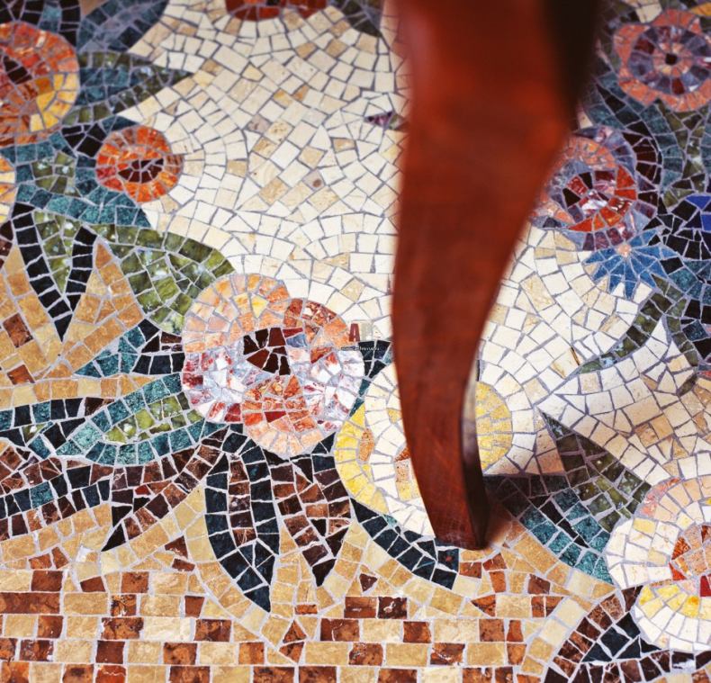 Мозаика из битой плитки: как выложить на полу и стене своими руками по  инструкции от мастера? Схема создания красивого орнамента из кафеля